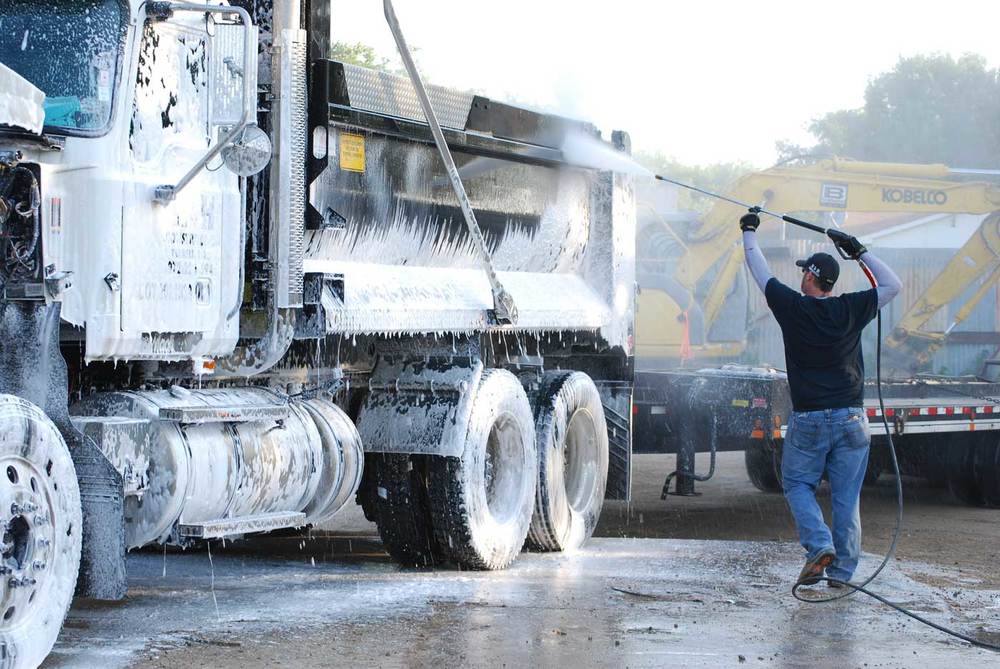 How to Select the Best Detergents & Chemicals for Industrial Cleaning